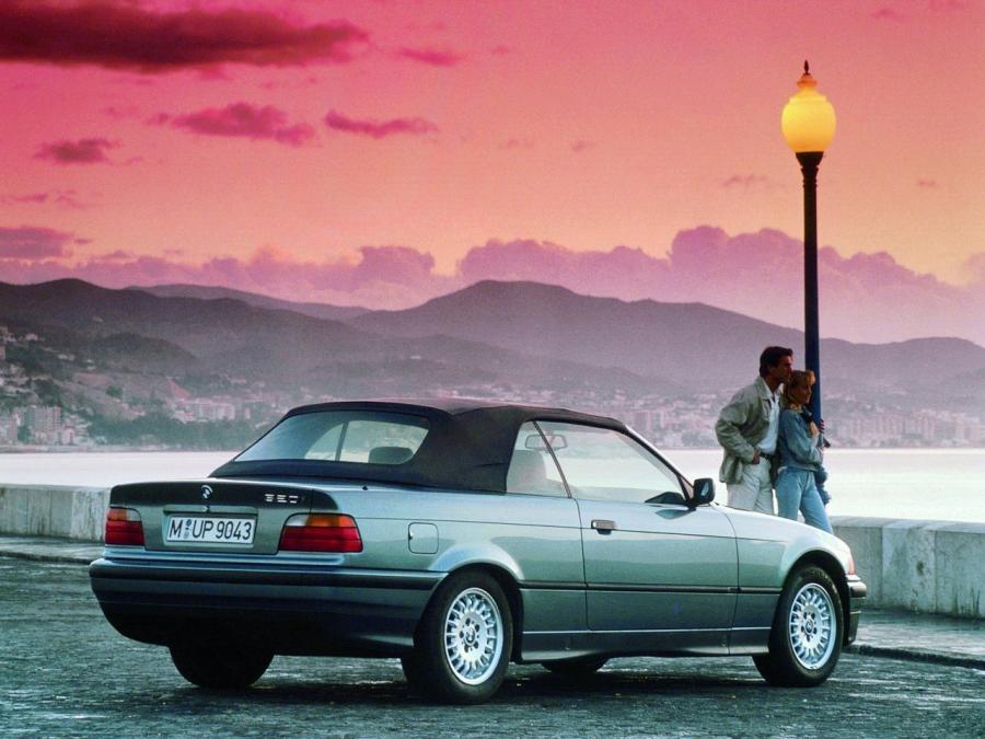  BMW 320i Convertible 1993 года  (фото 2 из 3)